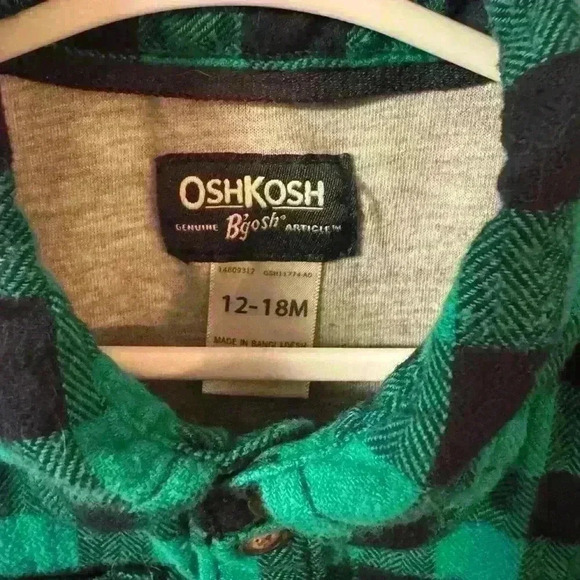 Oshkosh flannel onesie lined with a jersey material. size 12-18m EUC - Picture 3 of 3